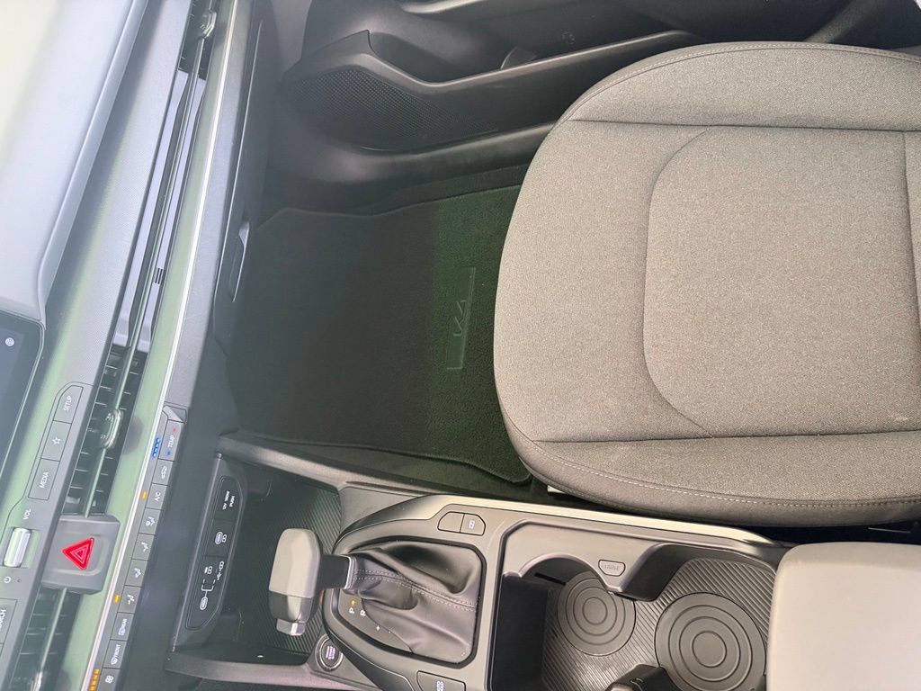Used 2025 Kia K4 FWD image 23
