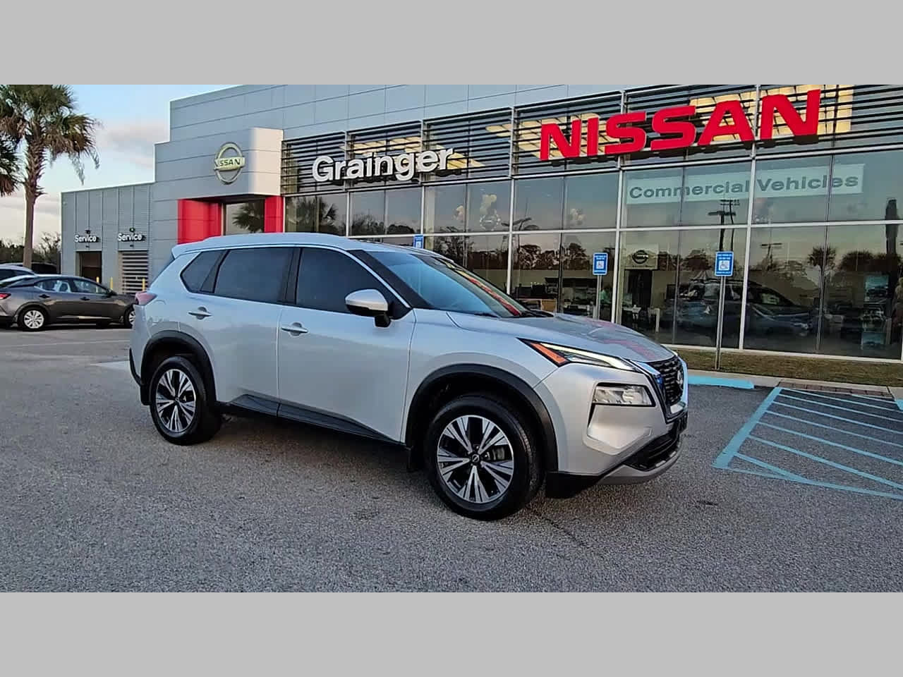 Used 2023 Nissan Rogue SV w/ SV Premium Package FWD image 17