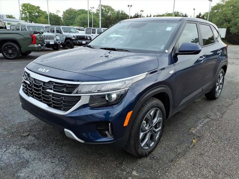 Used 2026 Kia Seltos LX FWD image 1