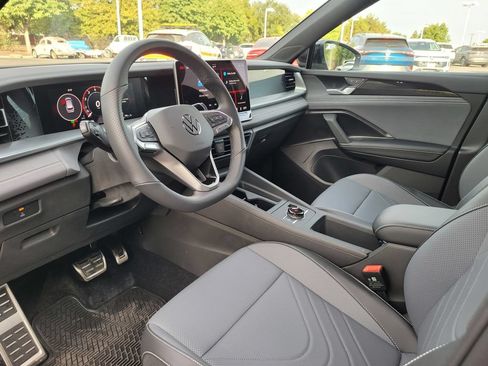 New 2026 Volkswagen Tiguan SE R-Line AWD/4WD image 10