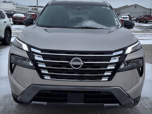 Certified 2025 Nissan Rogue SL image 3