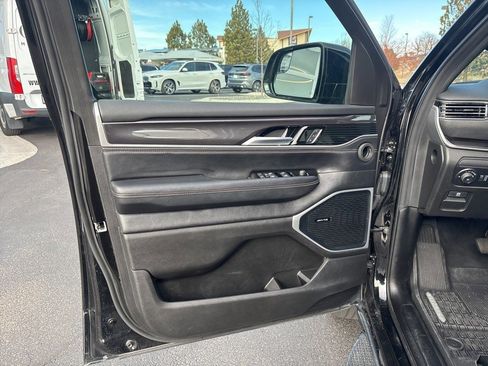 Used 2024 Jeep Wagoneer 4WD w/ Premium Group I image 9