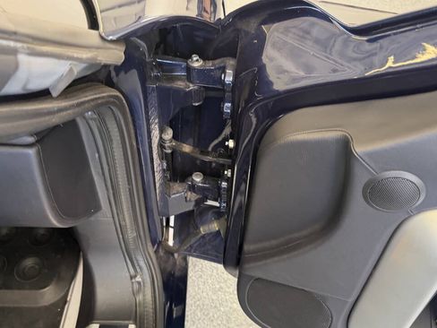 Used 2006 Ford GT RWD image 46