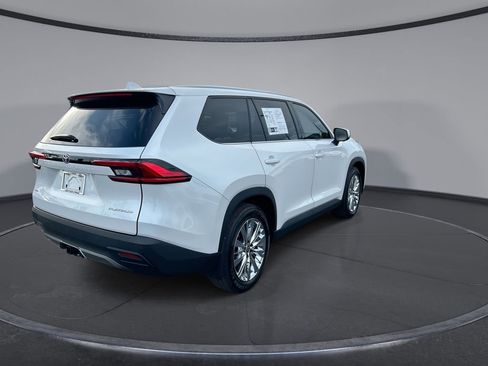 Used 2024 Toyota Grand Highlander AWD image 11