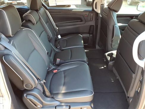 New 2026 Honda Odyssey Touring image 13
