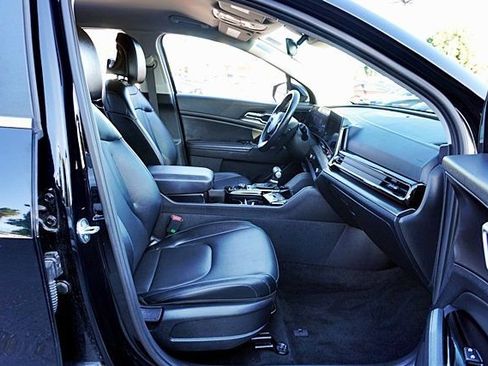 Used 2024 Kia Sportage EX image 11