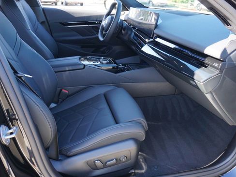 Used 2024 BMW 530i 530i w/ Convenience Package image 14