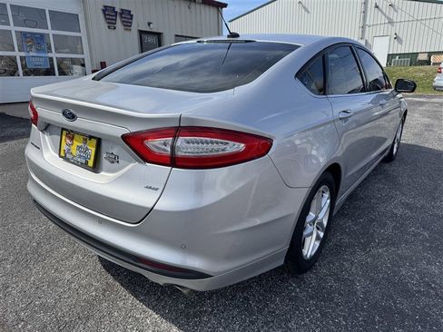 Used 2015 Ford Fusion SE image 8