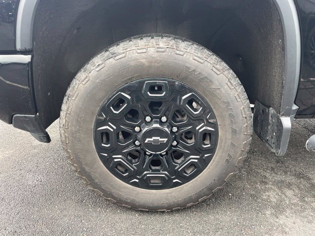 Used 2024 Chevrolet Silverado 2500 LT w/ Midnight Edition AWD/4WD image 8