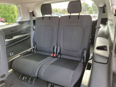 Used 2023 Jeep Grand Cherokee L Laredo image 12