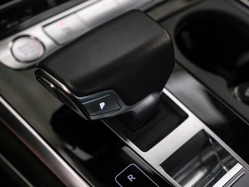 Used 2019 Audi Q8 Prestige image 26