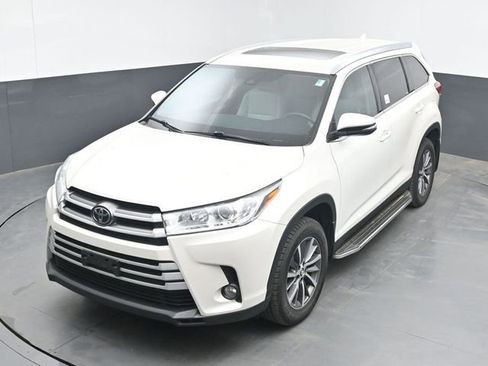 Used 2019 Toyota Highlander XLE w/ Carpet Mat Package (TMS) AWD/4WD image 21