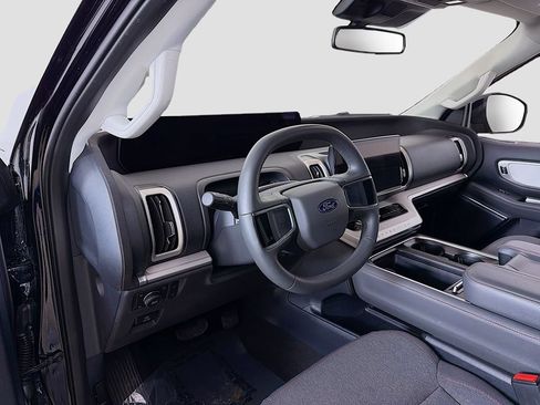 Used 2025 Ford Expedition Active AWD/4WD image 19