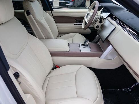 New 2026 Land Rover Range Rover SE image 17