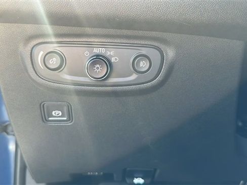 Used 2023 GMC Terrain SLT image 13