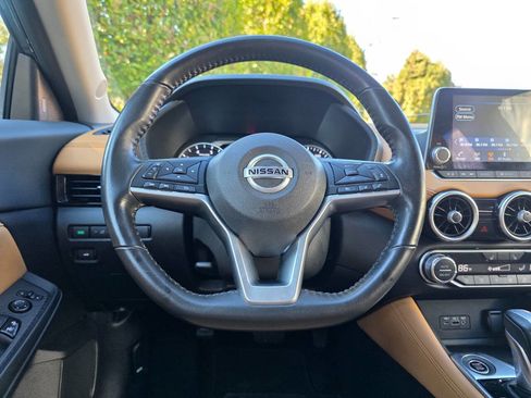 Used 2021 Nissan Sentra SV w/ SV Premium Package image 18