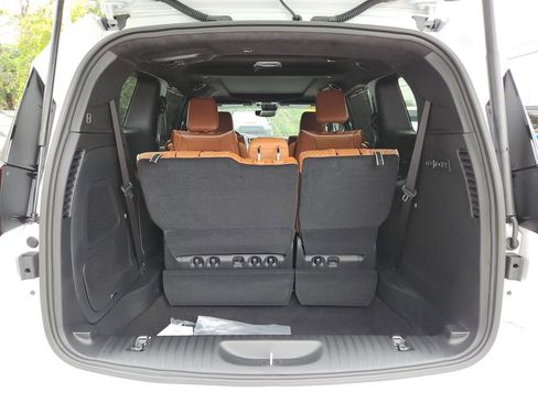 New 2026 Chrysler Pacifica Pinnacle image 9