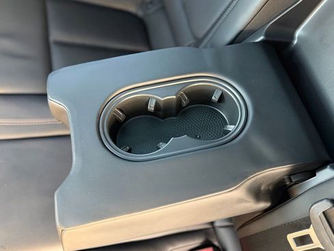 Used 2023 Porsche Macan Turbo image 7