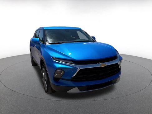 Used 2025 Chevrolet Blazer LT FWD image 3
