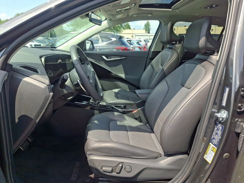 Used 2025 Kia Niro SX Touring FWD image 13