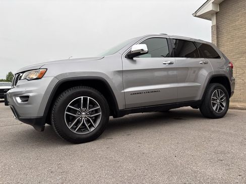 Used 2018 Jeep Grand Cherokee Limited AWD/4WD image 2