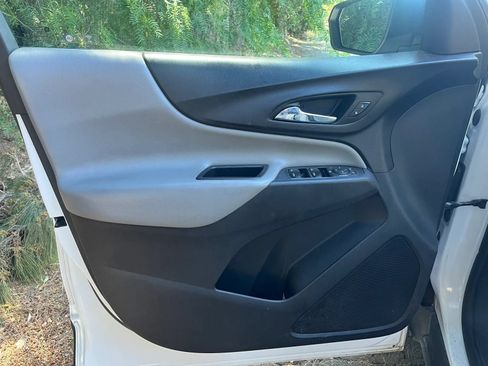 Used 2020 Chevrolet Equinox LS w/ LS Convenience Package AWD/4WD image 13