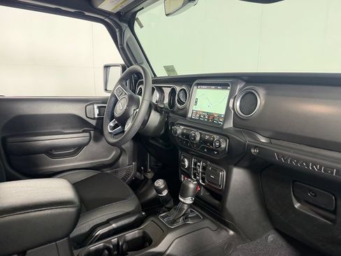 Used 2023 Jeep Wrangler Unlimited Rubicon 4xe AWD/4WD image 36