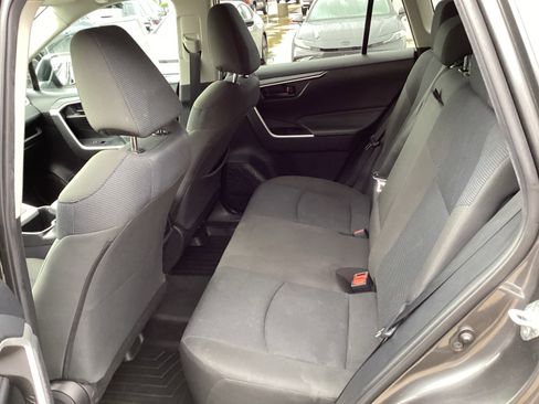 Used 2022 Toyota RAV4 LE FWD image 13