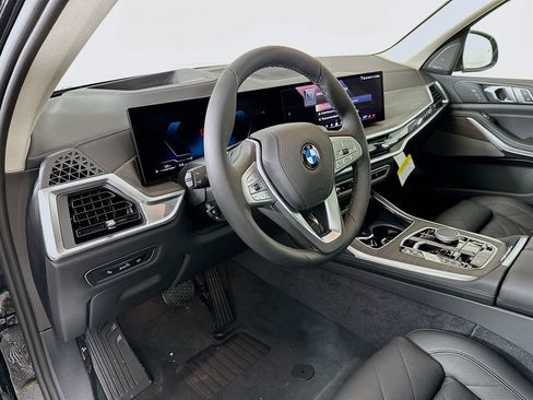 Used 2025 BMW X7 xDrive40i w/ Premium Package image 11