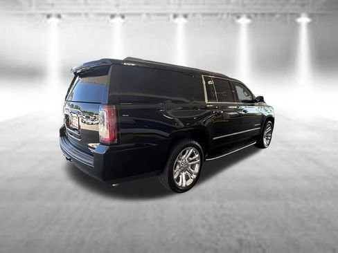 Used 2017 GMC Yukon XL SLT w/ Premium Edition AWD/4WD image 4