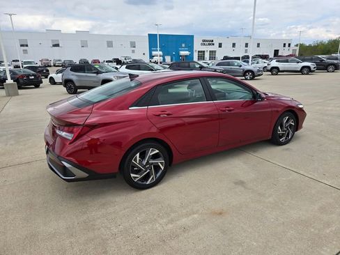 Used 2025 Hyundai Elantra SEL FWD image 12