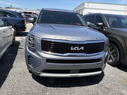 Certified 2022 Kia Telluride LX image 2