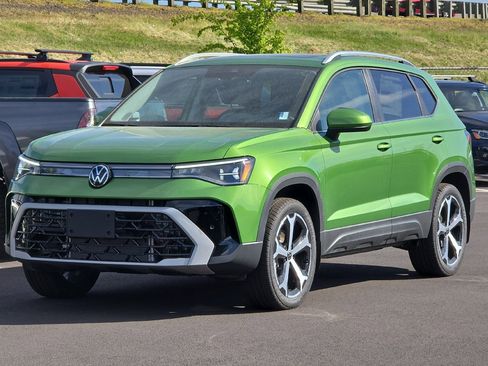 New 2025 Volkswagen Taos SEL image 7