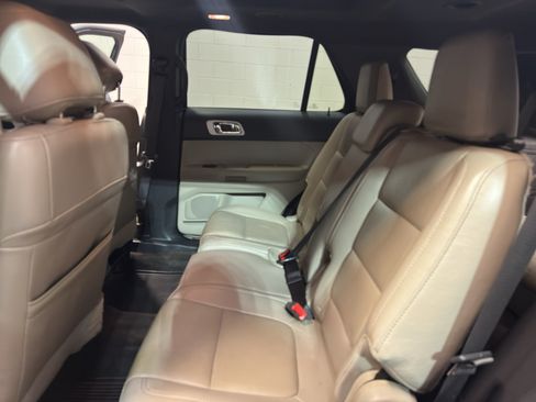 Used 2015 Ford Explorer XLT w/ Equipment Group 202A AWD/4WD image 27