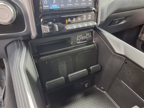 Used 2022 RAM 1500 Limited AWD/4WD image 10