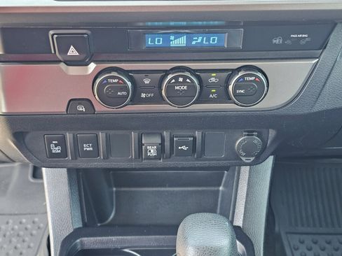 Used 2022 Toyota Tacoma SR5 w/ Technology Package RWD image 29