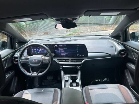 Used 2025 Chevrolet Equinox EV RS FWD image 29