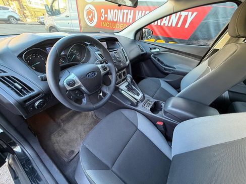 Used 2014 Ford Focus SE w/ SE Winter Package FWD image 6