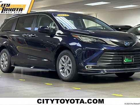 Certified 2023 Toyota Sienna XLE image 1