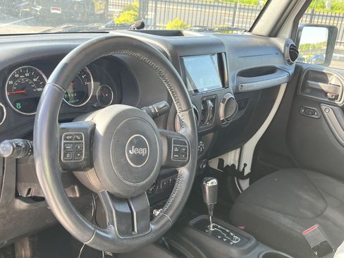 Used 2018 Jeep Wrangler Unlimited Sport S AWD/4WD image 5
