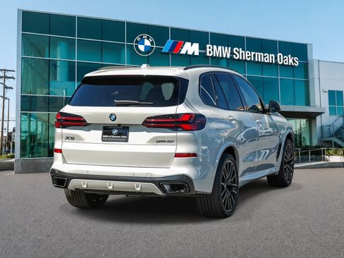 Used 2026 BMW X5 sDrive40i w/ M Sport Package RWD image 4