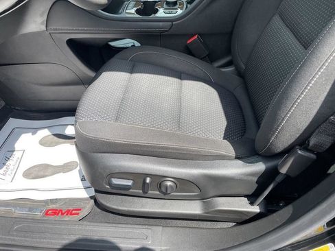 Used 2023 GMC Acadia SLE w/ Driver Convenience Package FWD image 18