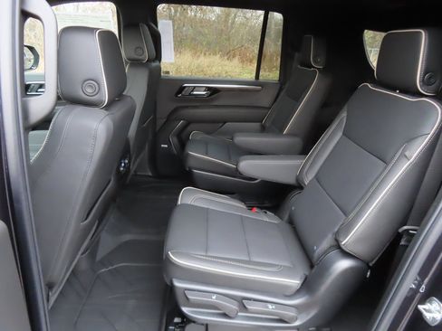 New 2026 Chevrolet Suburban Premier image 28