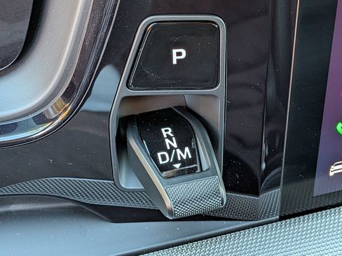 Certified 2025 Porsche Cayenne AWD/4WD image 15