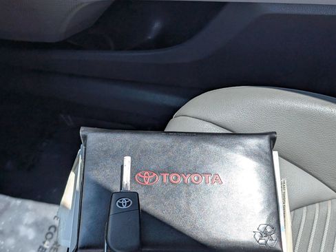 Used 2018 Toyota Camry SE FWD image 29