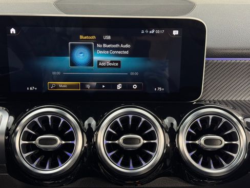 Used 2021 Mercedes-Benz GLB 35 AMG 4MATIC image 26