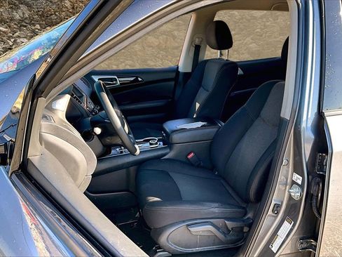 Used 2020 Nissan Pathfinder S image 22