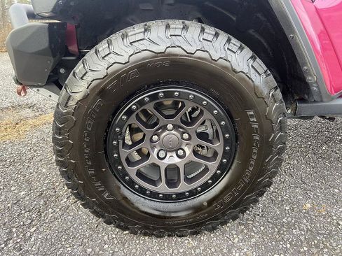 Used 2021 Jeep Wrangler Unlimited Rubicon w/ Xtreme Recon 35" Tire Package image 8