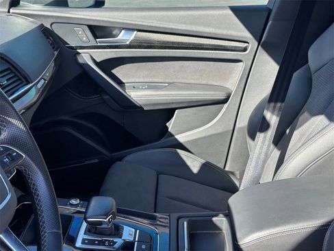 Used 2022 Audi SQ5 Prestige w/ Prestige Package image 11