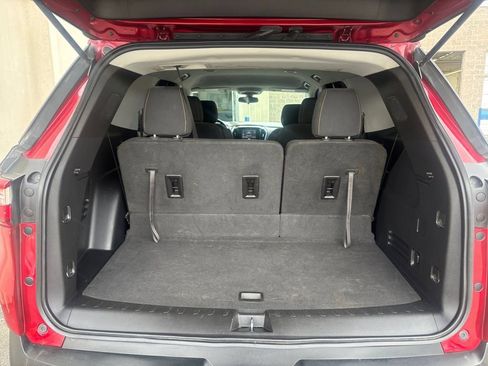 Used 2021 Chevrolet Traverse LT FWD image 16